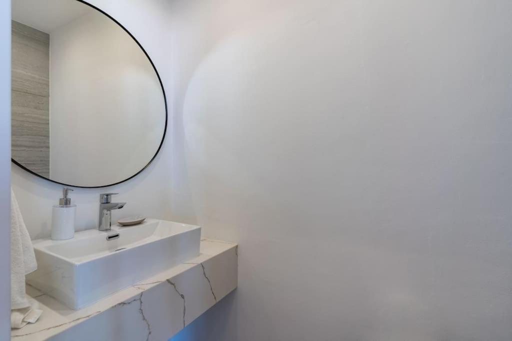 Thalassa 2-Bedroom Apartment In ラルナカ エクステリア 写真