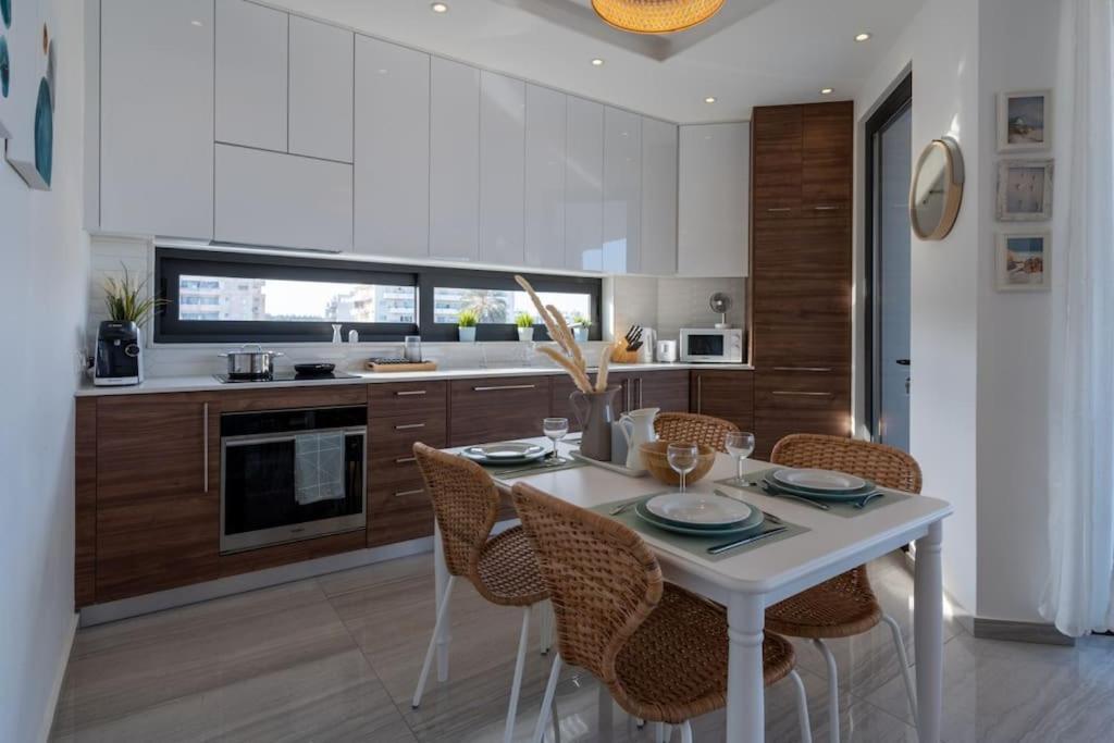 Thalassa 2-Bedroom Apartment In ラルナカ エクステリア 写真